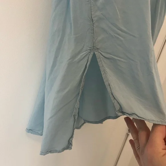 Blue Top with High-Low hem - Picture 2 of 4